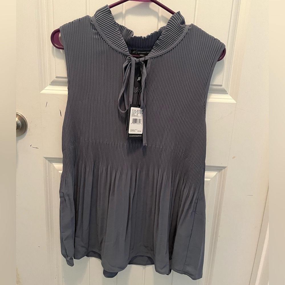 Sleeveless Pleated Collared Blouse